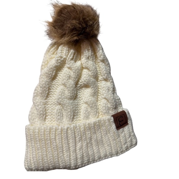 Ivory Women’s Cable Knit Hat - Picture 1 of 2